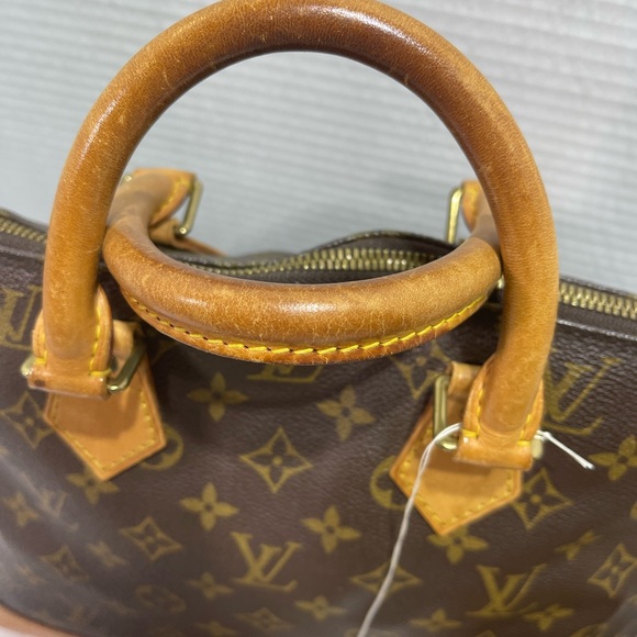 Louis Vuitton Alma no d ring in Monogram comes with dust bag, lock and key. - Picture 4 of 15